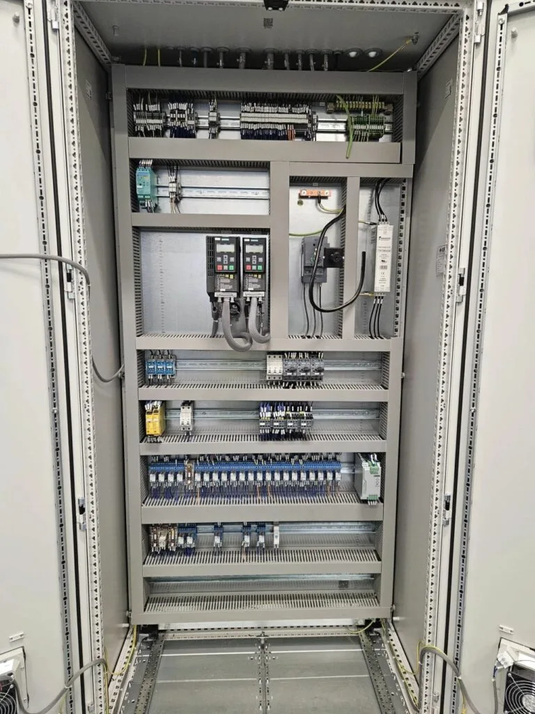 Du schéma à l’armoire industrielle