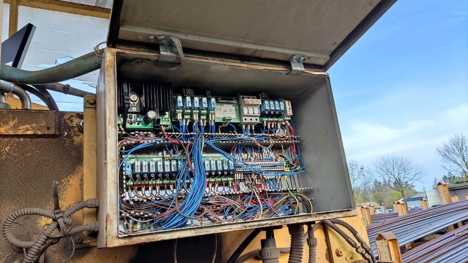 Armoire industrielle avant rétrofit